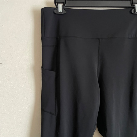 Zyia Active Black Pocket Light n Tight Hi Rise 7/8 legging - Picture 5 of 7